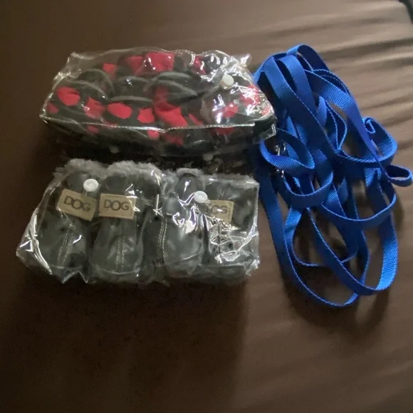 Blue Dog Leash with Black Dog Boots - Unbranded - Picture 1 of 9